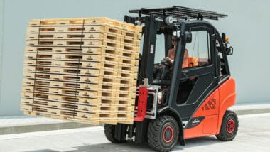 Volné pracovní místo - ŘIDIČ VZV DVOREC ve společnosti KLAUS Timber a.s. 