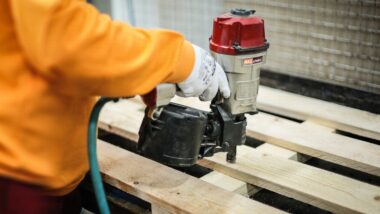 Volné pracovní místo - RUČNÍ VÝROBA PALET DVOREC ve společnosti KLAUS Timber a.s. 