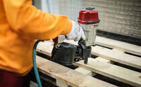 RUČNÍ VÝROBA PALET DVOREC | KLAUS Timber a.s.